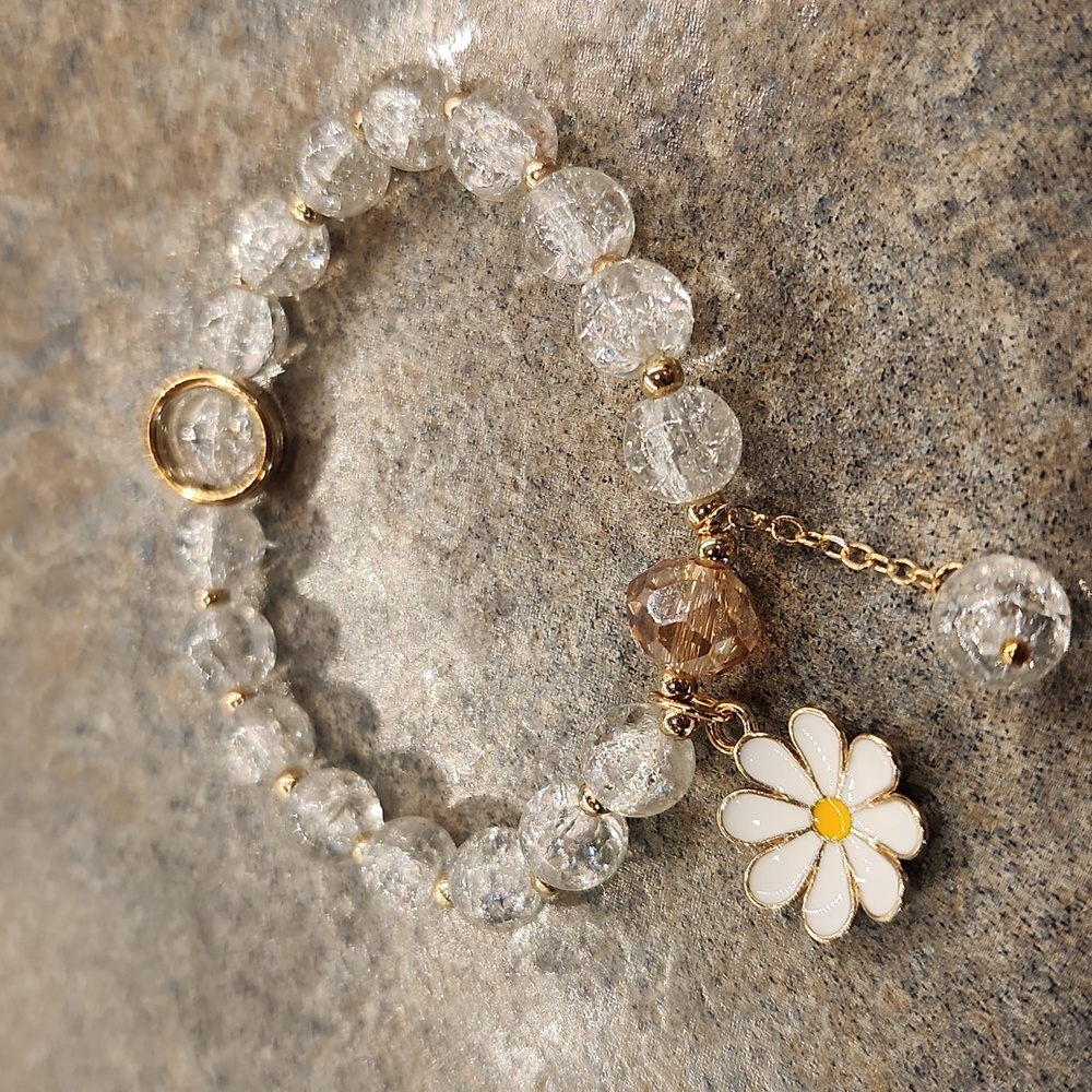 Kids Daisy Charm Beaded Stretch Bracelet - White & Gold